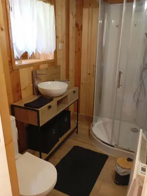 Salle de bains dans l'établissement Le poulailler