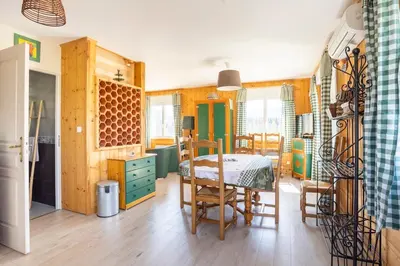Cuisine ou kitchenette dans l'établissement AH Large apartment 1 a 7 pers 3 stars WiFi