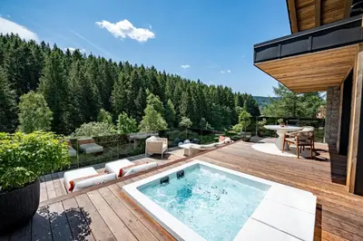 Piscine de l'établissement Domaine Les Terres Bleues ou située à proximité