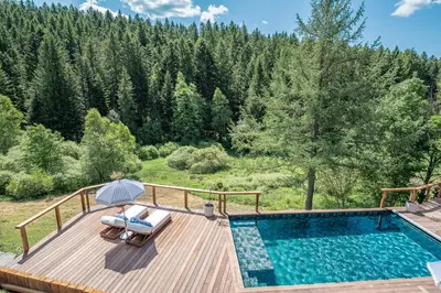 Piscine de l'établissement Domaine Les Terres Bleues ou située à proximité