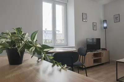 Télévision ou salle de divertissement dans l'établissement Le carré, appartement de ville