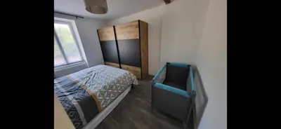 Un ou plusieurs lits dans un hébergement de l'établissement De l'herbe jusqu'aux genoux - appartement 60 m2