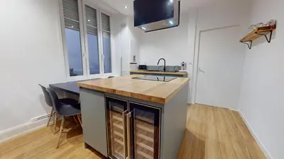 Cuisine ou kitchenette dans l'établissement Le Majestic & Pool Mulhouse