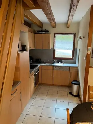 Cuisine ou kitchenette dans l'établissement Les gites la Bresse 18 personnes