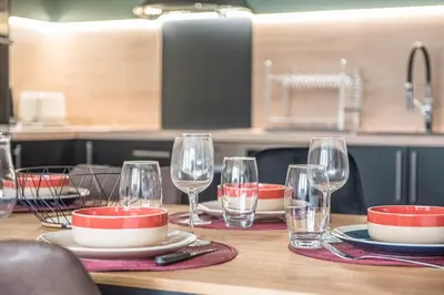Cuisine ou kitchenette dans l'établissement Le Schuman Logement Centre Mulhouse Parking