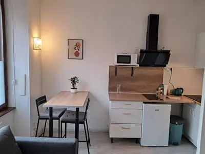 Cuisine ou kitchenette dans l'établissement Le calme à 2 pas du centre - F2 - 4 couchages