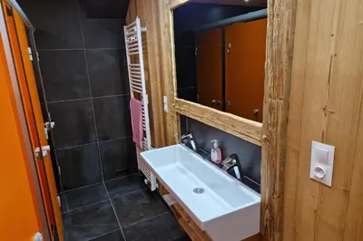 Salle de bains dans l'établissement Gîte 3 étoiles jusqu'à 12 pers