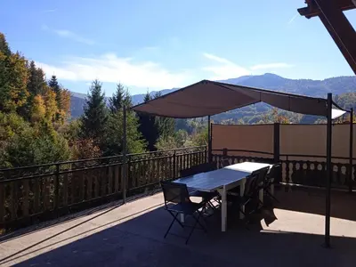 Vue générale sur la montagne ou vue sur la montagne depuis l'appartement