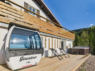 Vue générale sur la montagne ou vue sur la montagne depuis le chalet