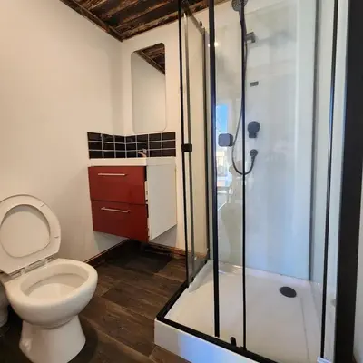 Salle de bains dans l'établissement Chalet de la Comté