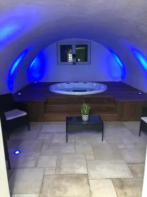 Plan de l'établissement La Ruine Single-family House with Hot Tub