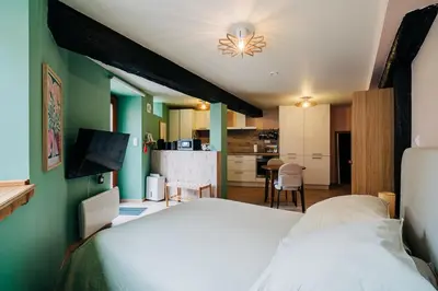 Cuisine ou kitchenette dans l'établissement Suite Vieille Ville - Calme et Cosy - Parking gratuit