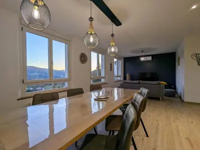 Vue générale sur la montagne ou vue sur la montagne depuis l'appartement
