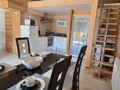 Cuisine ou kitchenette dans l'établissement Charmant gîte en forêt vosgienne avec parking privé - FR-1-589-785