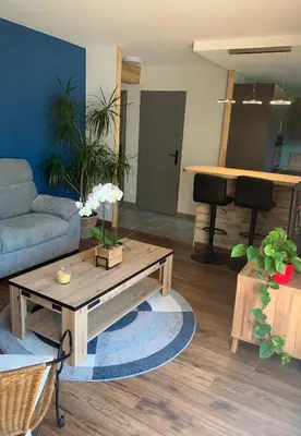 Coin salon dans l'établissement Chez Mathias 2 bedrooms 2 beds cribs garage