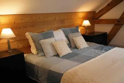 Un ou plusieurs lits dans un hébergement de l'établissement Lysgaardcottage 360 sauna spa bar Dancing 25V