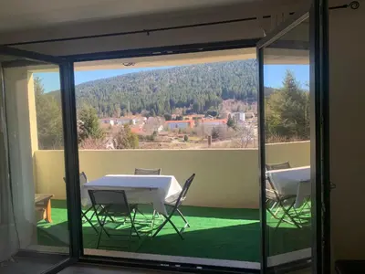 Vue générale sur la montagne ou vue sur la montagne depuis l'appartement