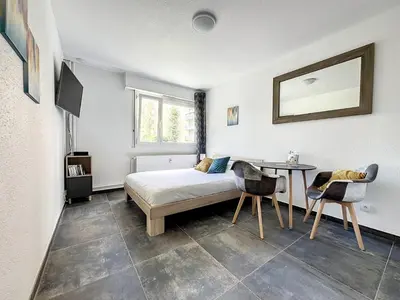 Un ou plusieurs lits dans un hébergement de l'établissement Nice appartement proche gare Near Basel Wi-fi