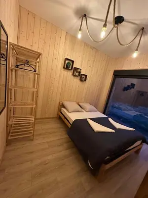 Un ou plusieurs lits dans un hébergement de l'établissement Ancienne école avec Jacuzzi privé