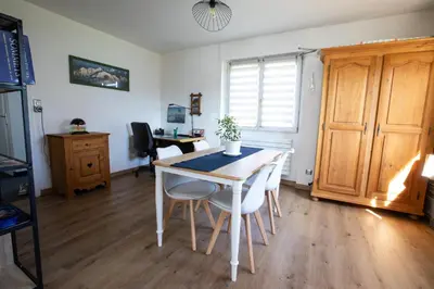 Télévision ou salle de divertissement dans l'établissement Rare Maison moderne proche centre avec jardin parking gratuit