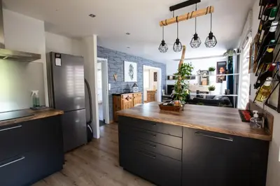 Cuisine ou kitchenette dans l'établissement Rare Maison moderne proche centre avec jardin parking gratuit