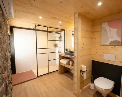 Salle de bains dans l'établissement La Clochette d'Hiver Familial et espace Détente