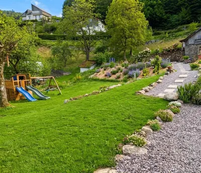 Jardin de l'établissement La Clochette d'Hiver Familial et espace Détente