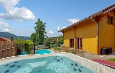 Vue générale sur la montagne ou vue sur la montagne depuis le chalet