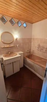 Salle de bains dans l'établissement Gite Douce Quiétude 13 route des evelines