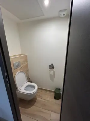 Salle de bains dans l'établissement L'écureuil des lacs