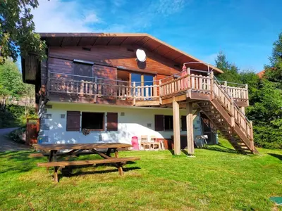 Jardin de l'établissement Chalet avec superbe vue dégagée - 10 min de Gérardmer