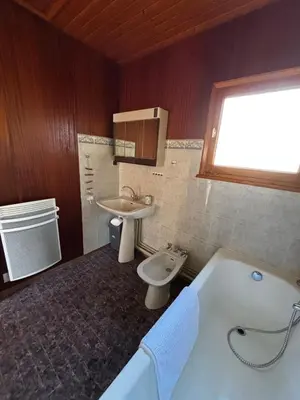 Salle de bains dans l'établissement Chalet avec superbe vue dégagée - 10 min de Gérardmer