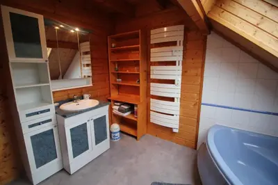 Salle de bains dans l'établissement Les champstousnods