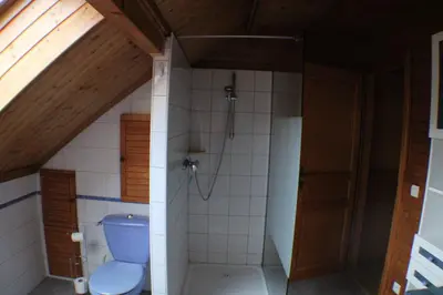 Salle de bains dans l'établissement Les champstousnods