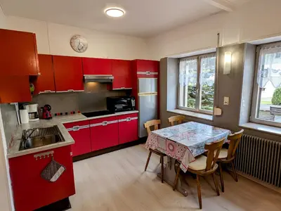 Cuisine ou kitchenette dans l'établissement Gîte paisible au pied du Bassin de Champagney, animaux acceptés - FR-1-583-372