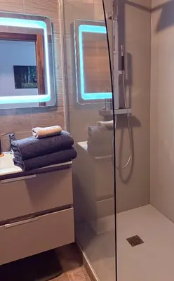 Salle de bains dans l'établissement Gîtes Hassenforder