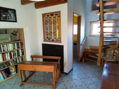 Bibliothèque dans la maison de vacances