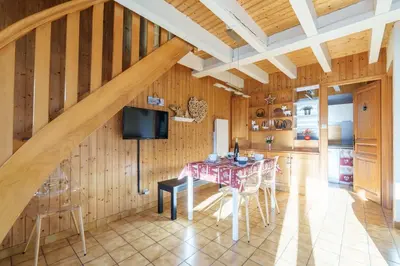 Télévision ou salle de divertissement dans l'établissement Le Refuge des Cerfs - Duplex vue montagne