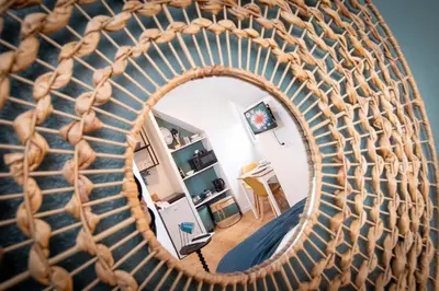 Télévision ou salle de divertissement dans l'établissement Le tiny