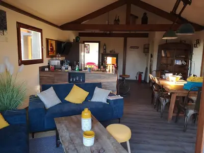 Coin salon dans l'établissement La Sérotine Chalet GERARDMER