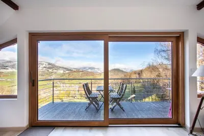 Vue générale sur la montagne ou vue sur la montagne depuis l'appartement
