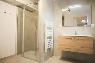 Salle de bains dans l'établissement Duplex Échanges complices ,Frontière