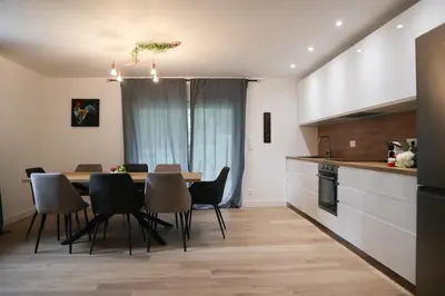 Cuisine ou kitchenette dans l'établissement Plaisir partagé Apartment