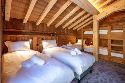 Un ou plusieurs lits dans un hébergement de l'établissement Chalet de Scott, luxe avec spa et sauna