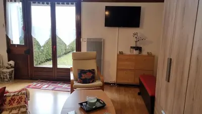 Télévision ou salle de divertissement dans l'établissement Chez Mady - Terrasse, Vue Montagne & Proche Ski
