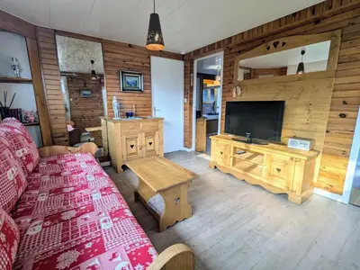 Télévision ou salle de divertissement dans l'établissement Chalet cosy dans les Vosges, cadre paisible, 4 pers. - FR-1-589-792