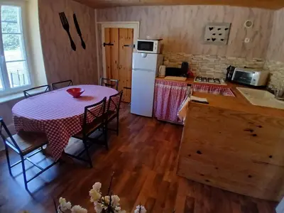 Cuisine ou kitchenette dans l'établissement Gite de l'Écureuil