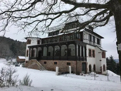 L'établissement Logis Du Haut-Koenigsbourg en hiver