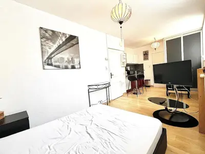 Télévision ou salle de divertissement dans l'établissement Appartement élégant et fonctionnel