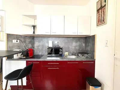 Cuisine ou kitchenette dans l'établissement Appartement élégant et fonctionnel